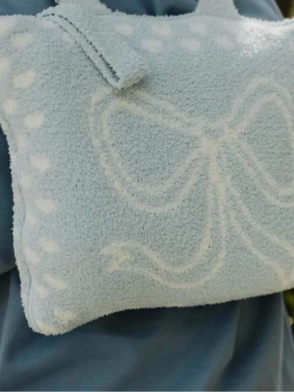 Cozy Bow Sherpa Throw Blanket - Light Blue